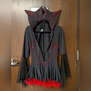 Women's Vampire Devil Sexy Hot Halloween Costume Size Medium Dramatic Red Black
